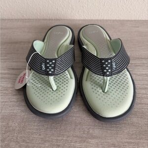 Ryka Women’s Memory Foam Flip Flops Size 8M Gray Lime Green